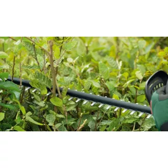 BOSCH UniversalHedgeCut 18V-50, akumulátorové nůžky, 18 V, délka čepele 50 cm, rozteč zubů 20 mm, akumulátor 2.5 Ah