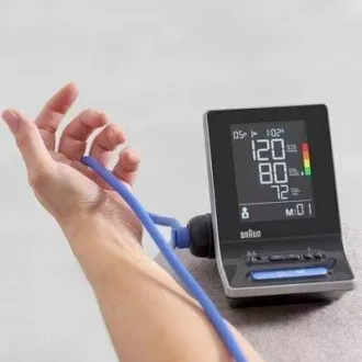 Braun ExactFit 5 CONNECT BUA6350 tlakoměr na paži, detekce arytmie, LCD displej, Bluetooth