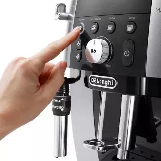 DeLonghi Magnifica S Smart ECAM 250.23.SB automatický kávovar, 1450 W, 15 bar, vestavěný mlýnek, stříbrná