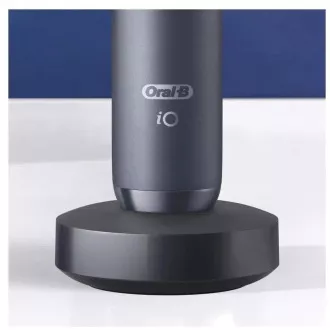 Oral-B iO7 Black Onyx elektrický zubní kartáček, magnetický, 5 režimů, časovač, tlakový senzor, pouzdro, černý Oral-B iO7 Black Onyx elektrický zubní kartáček, magnetický, 5 režimů, časovač, tlakový senzor, pouzdro, černý