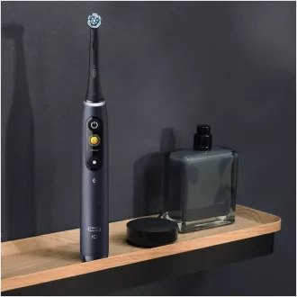 Oral-B iO8 Black Onyx elektrický zubní kartáček, magnetický, 6 režimů, časovač, tlakový senzor, pouzdro, černý