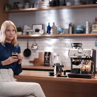 DeLonghi La Specialista Arte pákový kávovar, 1400 W, vestavěný mlýnek, parní tryska MyLatte