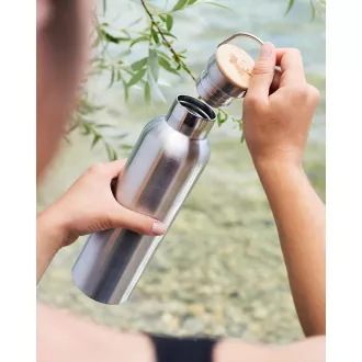 Pandoo Nerezová láhev na vodu s bambusovým víčkem 750 ml Pandoo Nerezová láhev na vodu s bambusovým víčkem 750 ml
