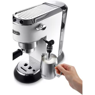 EC685.W ESPRESSO PÁKOVÉ DE'LONGHI