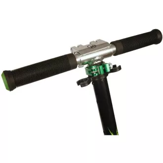 Koloběžka PB SKULL 2023 se stojánkem, 200mm, černo-zelená Koloběžka PB SKULL 2023 se stojánkem, 200mm, černo-zelená
