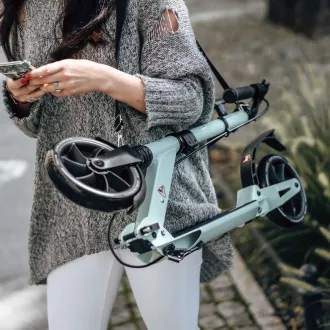 Skládací koloběžka MOVINO X-Way s ruční i nášlapnou brzdou, light mint