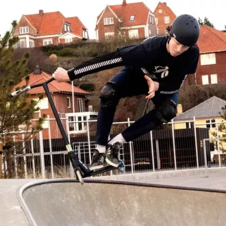 Freestyle koloběžka Story High Roller Stunt, černo-duhová