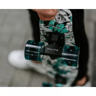 Pennyboard MOVINO Chameleon (DoublePrint) se svítícími LED kolečky, 56cm