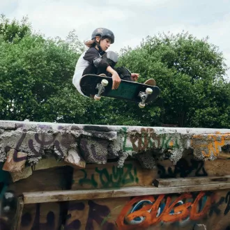 Freestyle přilba NKX Brain Saver, Pirate