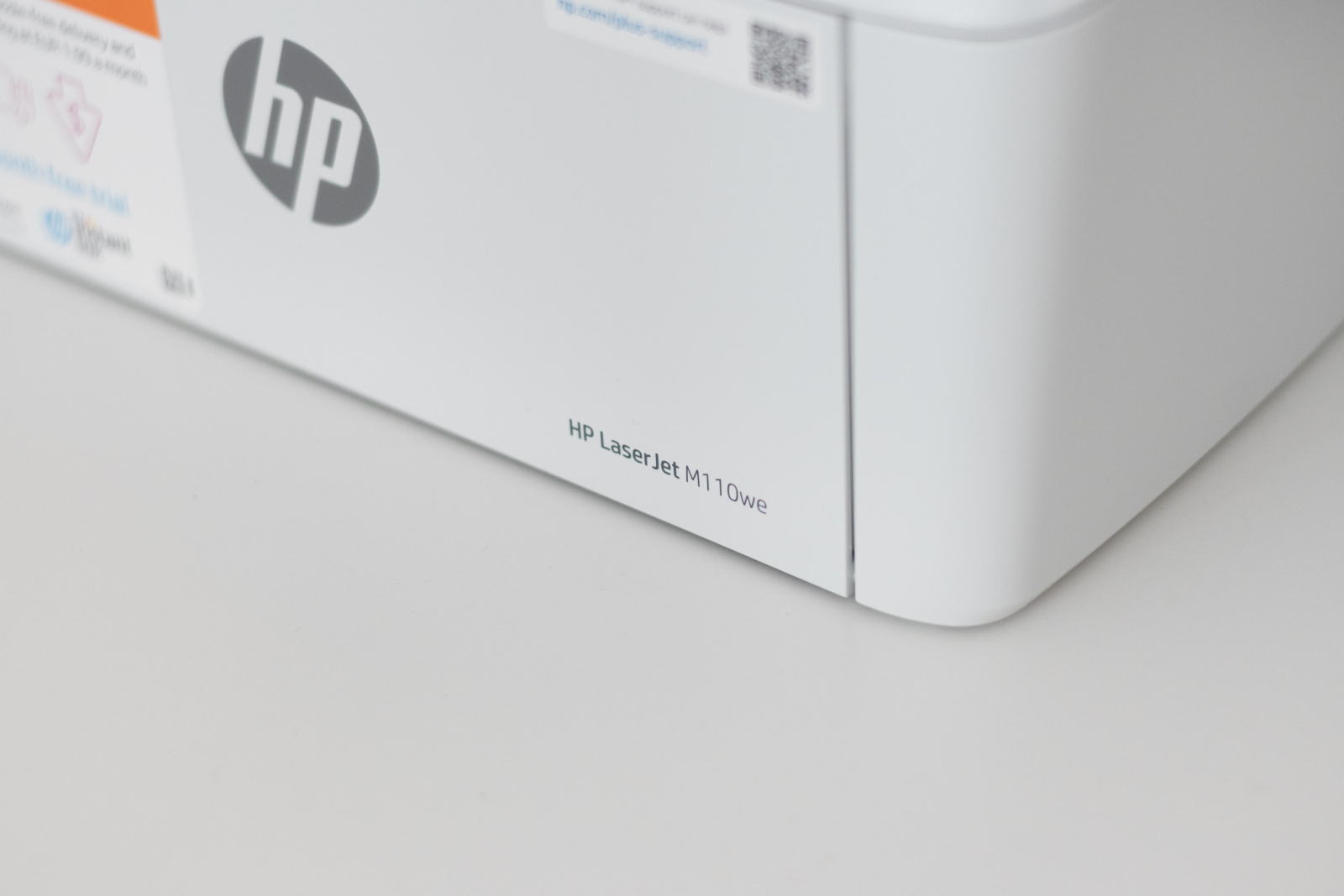 Tiskárna HP LaserJet M110we z detailu. 