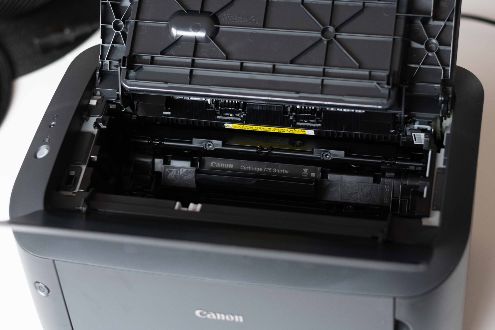 Snímek vnitřku tiskárny Canon i-SENSYS LBP6030B